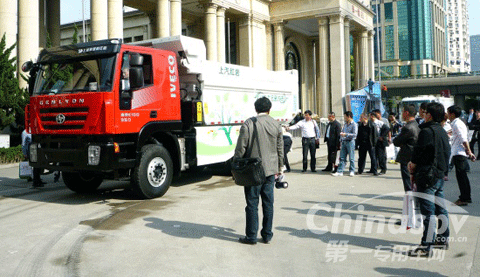 红岩杰狮可卸垃圾车亮相上海