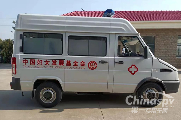 30台依维柯救护车成功交付中国妇联