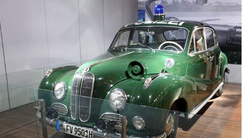 1952年出产的BMW-501警用老爷