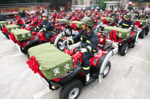 “沙滩消防车”好拉风
