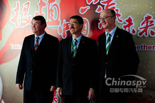 曼胡默尔集团高层在嘉定新厂合影