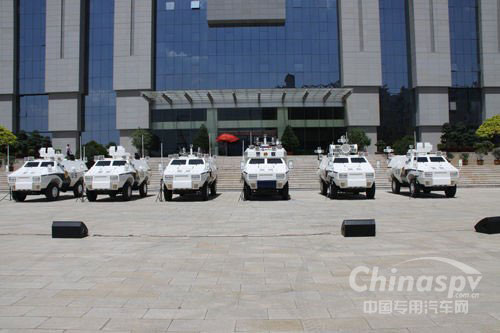 昆明市特警支队新配发的六辆防暴装甲车