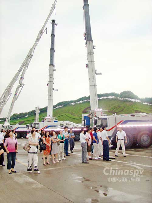 湖南路桥建设集团公司与会员工参观麓谷工业园