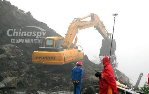 挖掘机救援汶川大地震