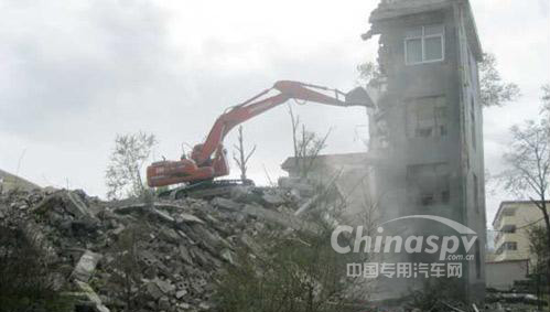 斗山挖掘机在玉树灾区现场