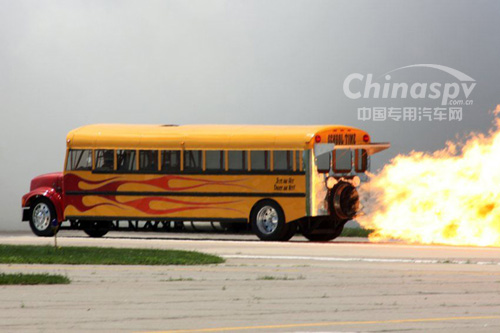 喷气式校车