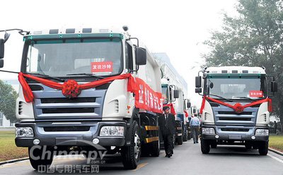 中联重科为中东国家量身定制的110辆崭新环卫车辆
