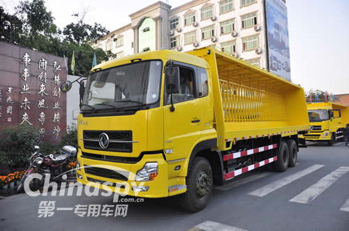 东风天龙啤酒专用运输车