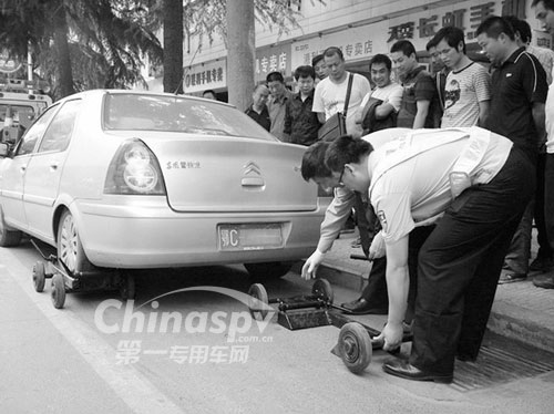 新式清障车现身“车城”