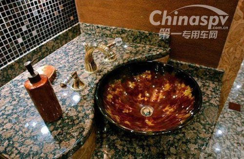 精致豪华的洗浴设施