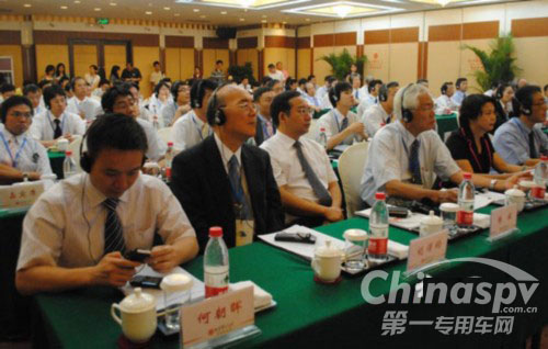 日本近30家汽车整车企业和零部件企业的40余位客商在出席洽谈会现场