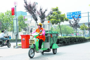 最“迷你”环卫车大展拳脚