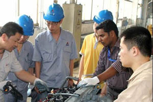 临工组织印度服务经理参加DDE发动机培训