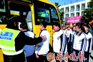 威海：农村中小学校车实现全覆盖