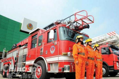 宿迁引进首台美式进口举高喷射消防车