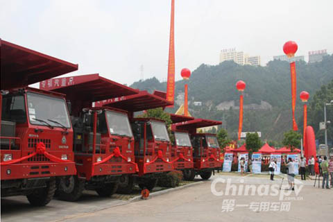 中国重汽与艾里逊展示HOVA60矿用自卸车