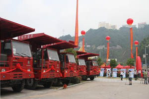 中国重汽与艾里逊展示HOVA60矿用自卸车