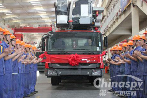 亚洲最高100米登高平台消防车在徐工问世