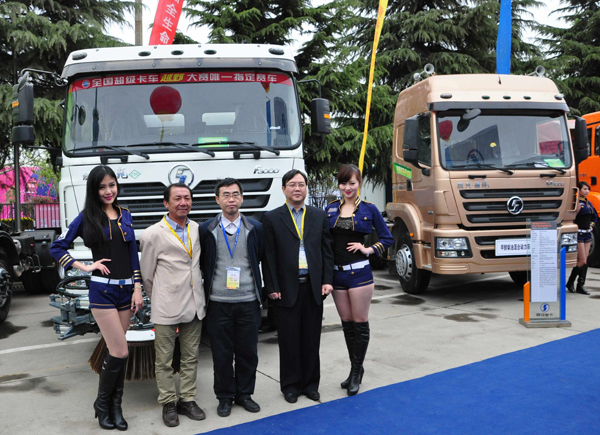 陕汽新能源环卫车闪亮第十七届西洽会