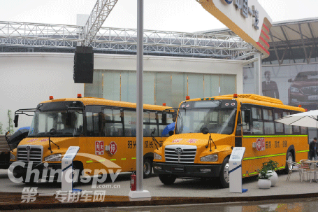 上海车展一汽展出两款新校车