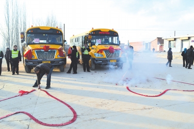 承载希望 兰州新增30辆校车