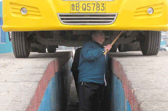 开学前温馨校车安全大检查