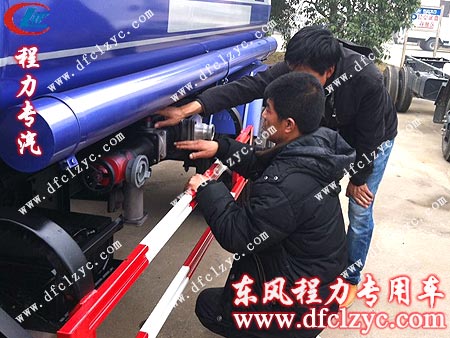 湖北程力徐师傅教用户如何操作洒水车