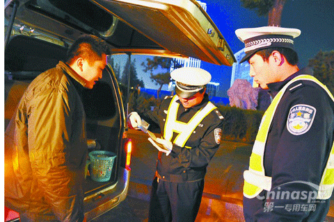 长沙对校车等重点车逢车必查