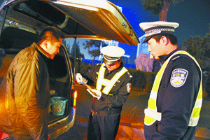 长沙对校车等重点车逢车必查