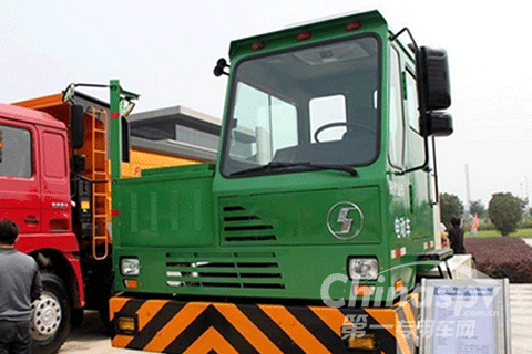 陕汽混动码头牵引车 每年省15万？！