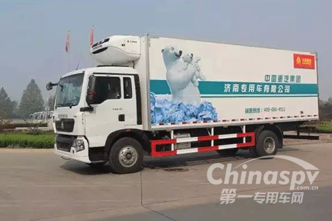 重汽携产品参加国际物流博览会