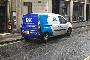 英国伦敦启用纯电动运输车