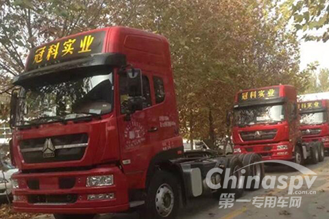 重汽斯太尔6×4牵引车
