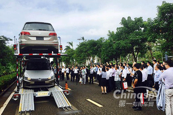 长久中置轴车辆运输车装车仅用15分钟