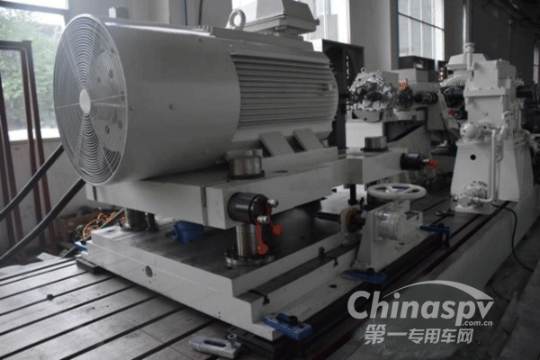 国内首台新能源车变速器试验台架研发成功