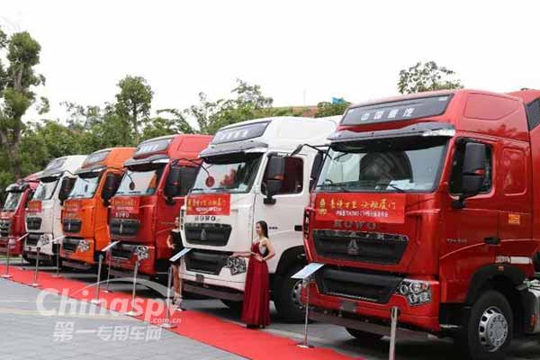 现场订购216辆 重汽HOWO-T7H新车发布