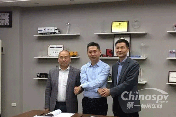 东风天锦快递物流车获订单200辆