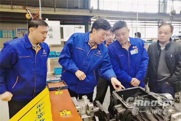 法士特严鉴铂董事长深入生产一线调研