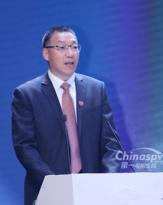 发动机事业部党委书记、总经理钱恒荣