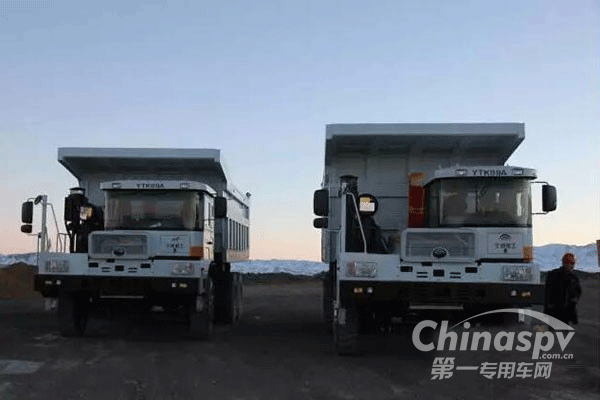 西安康明斯动力车新疆上路行驶中