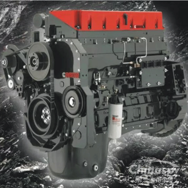 又一批西安康明斯动力车新疆上路行驶中