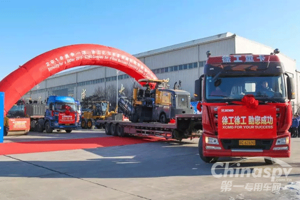 徐工亿元成套道路机械批量出口中亚
