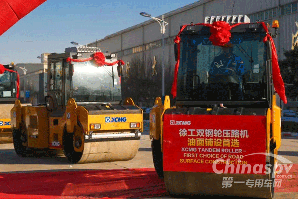 徐工亿元成套道路机械批量出口中亚