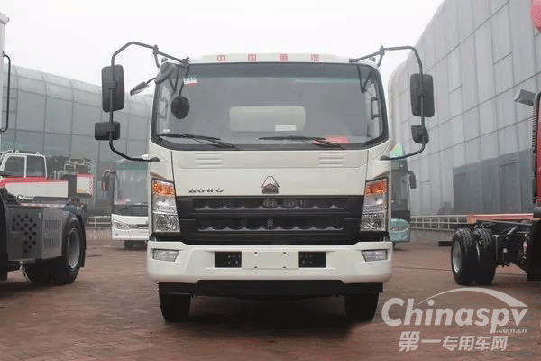 中国重汽发布氢燃料电池环卫车