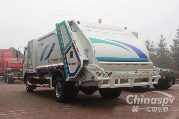 中国重汽发布氢燃料电池环卫车