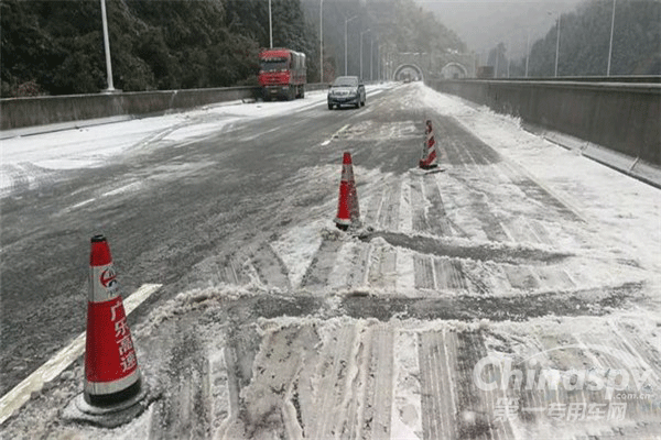 广东多条高速公路北上交通中断