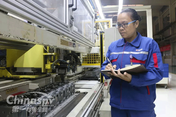 玉柴许燕妮当选第十三届全国人大代表