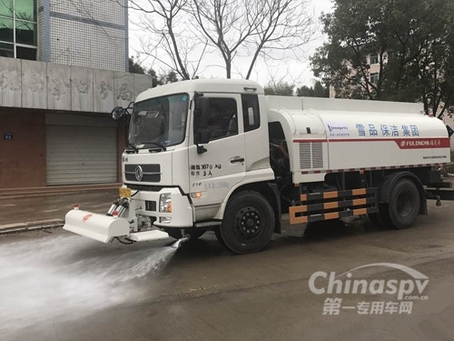 多功能洒水车亮相邵武市拿口镇街道