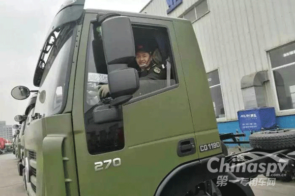 上汽红岩军车获军方代表高度赞美