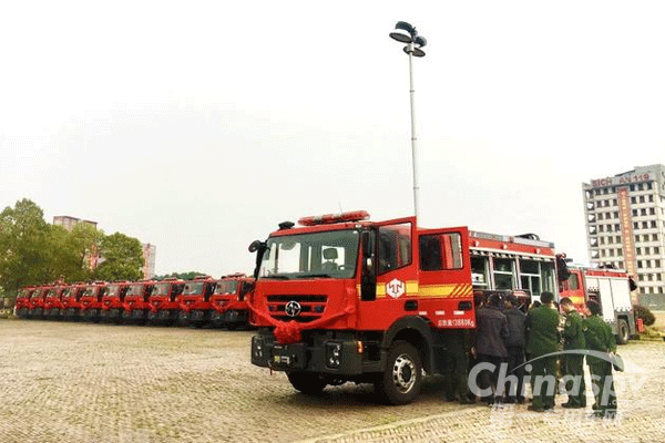 上汽红岩“网红车”引中国汽车技术展众人围观